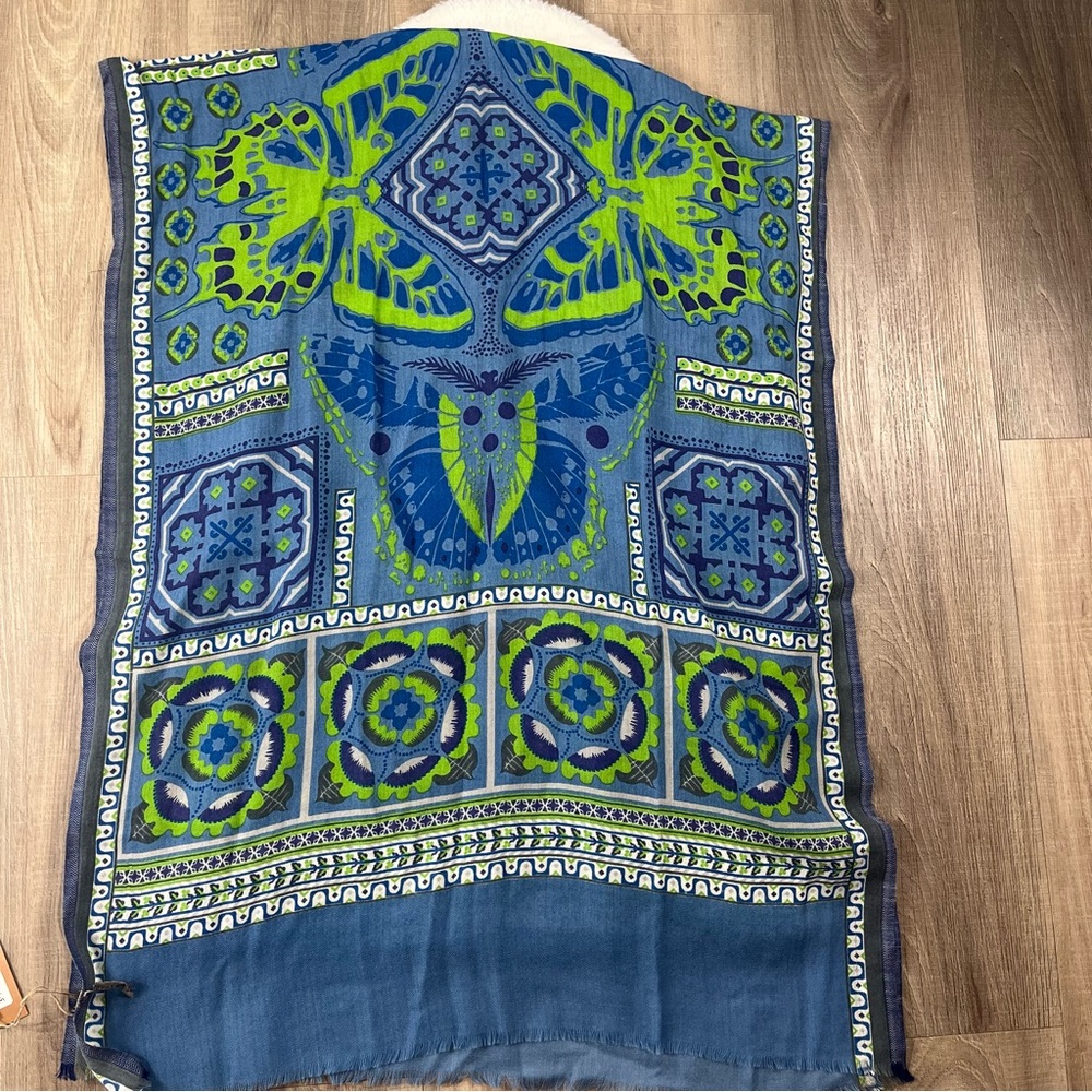 Inouitoosh butterfly wool scarf